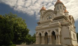 Catedrala Arhiepiscopală din Galați, cunoscută oficial sub denumirea de Catedrala Arhiepiscopală "Sfântul Apostol Andrei", este amplasată în centrul orașului, pe strada Domnească nr. 141, unul dintre bulevardele principale ale Galațiului.