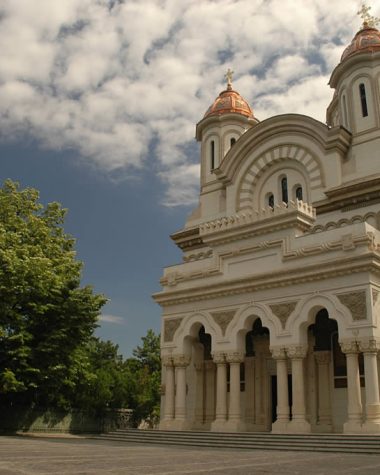 Catedrala Arhiepiscopală din Galați, cunoscută oficial sub denumirea de Catedrala Arhiepiscopală "Sfântul Apostol Andrei", este amplasată în centrul orașului, pe strada Domnească nr. 141, unul dintre bulevardele principale ale Galațiului.