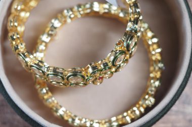 Aur galben sau aur alb pentru verighete? Ghidul complet al alegerii