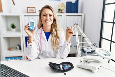 Diabetolog sau endocrinolog, la cine merg primul în Cluj?