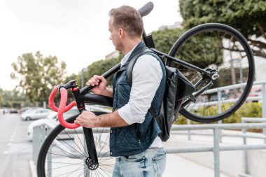 Pot trimite biciclete prin serviciul de transport colete în Belgia și cum le ambalez?